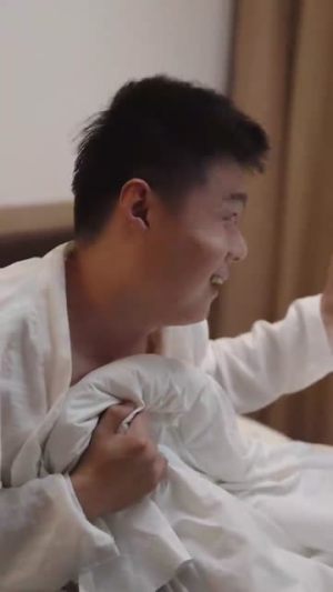 《被师傅赶下山的我意外成为大明星》短剧高清全集