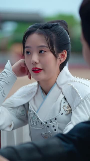 《哎呀皇后娘娘来打工》短剧在线观看