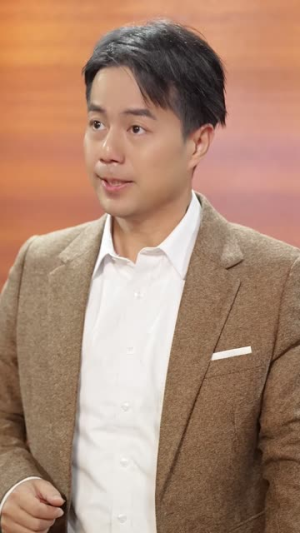 《我能来回穿梭90年代》短剧免费全集