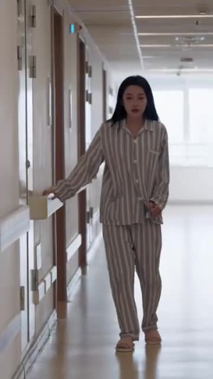 《腹黑夫人飒又撩》短剧免费看全集