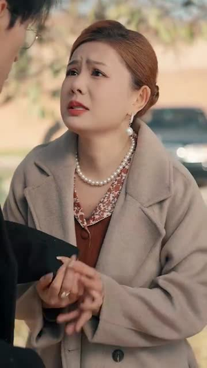 《假少爷被赶回农村带妻儿逆袭》短剧免费看
