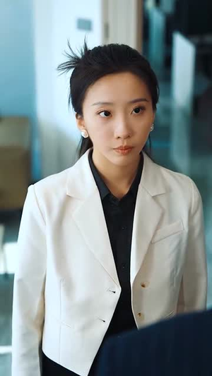 《假面之下爱情之上》短剧免费下载