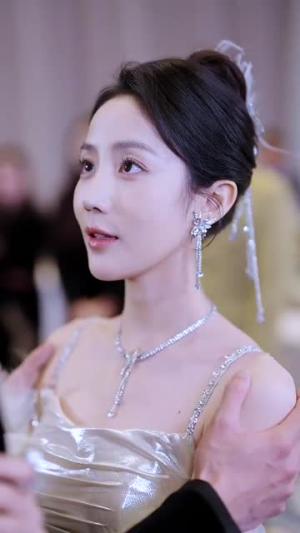 《她似星星光芒万丈》短剧免费看全集