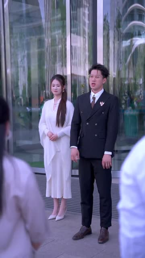 错爱后被美女老板抢婚 《错爱后被美女老板抢婚》短剧全集都是高清的哦