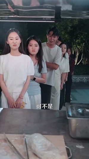美食:随机摆摊,顾客追我满街跑 《美食:随机摆摊,顾客追我满街跑》免费下载短剧全集